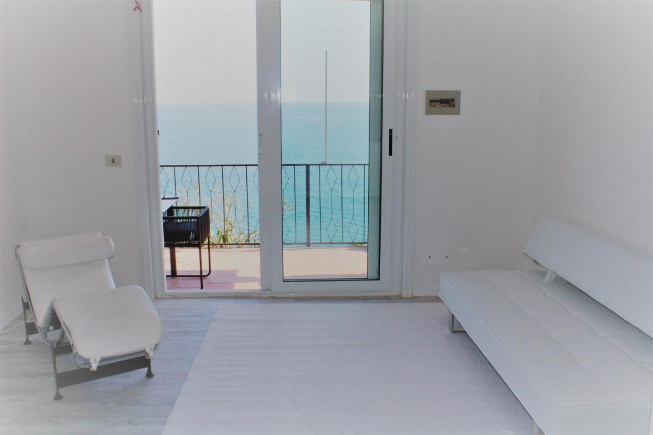 CONCA VERDE BEACHFRONT LITTLE VILLA c21- jacuzzi pool Marina dʼMarina dʼAndora Exterior foto